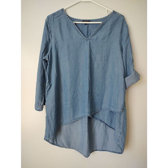 Hannah Women's Size Medium Light Wash Blue Denim V Neck Hi Lo Hem Blouse - Picture 1 of 11